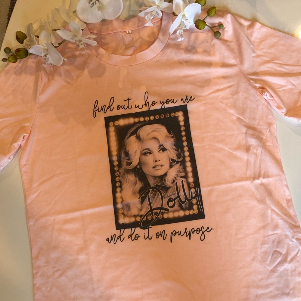 NWOT Dolly Parton baby pink t-shirt